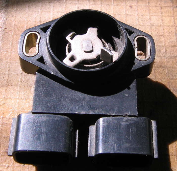 front view of Hitachi Hitachi SERA486-07 throttle position sensor showing the actuator mechanism