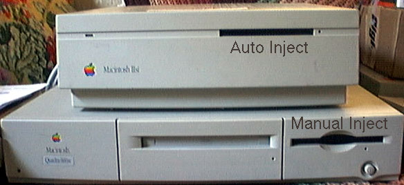 Picture of Mac IIsi, with the narrow case slot for the auto-inject floppy mechanism, and the Quadra 660av with the wide oval finger openings for the manual-inject mechanism.